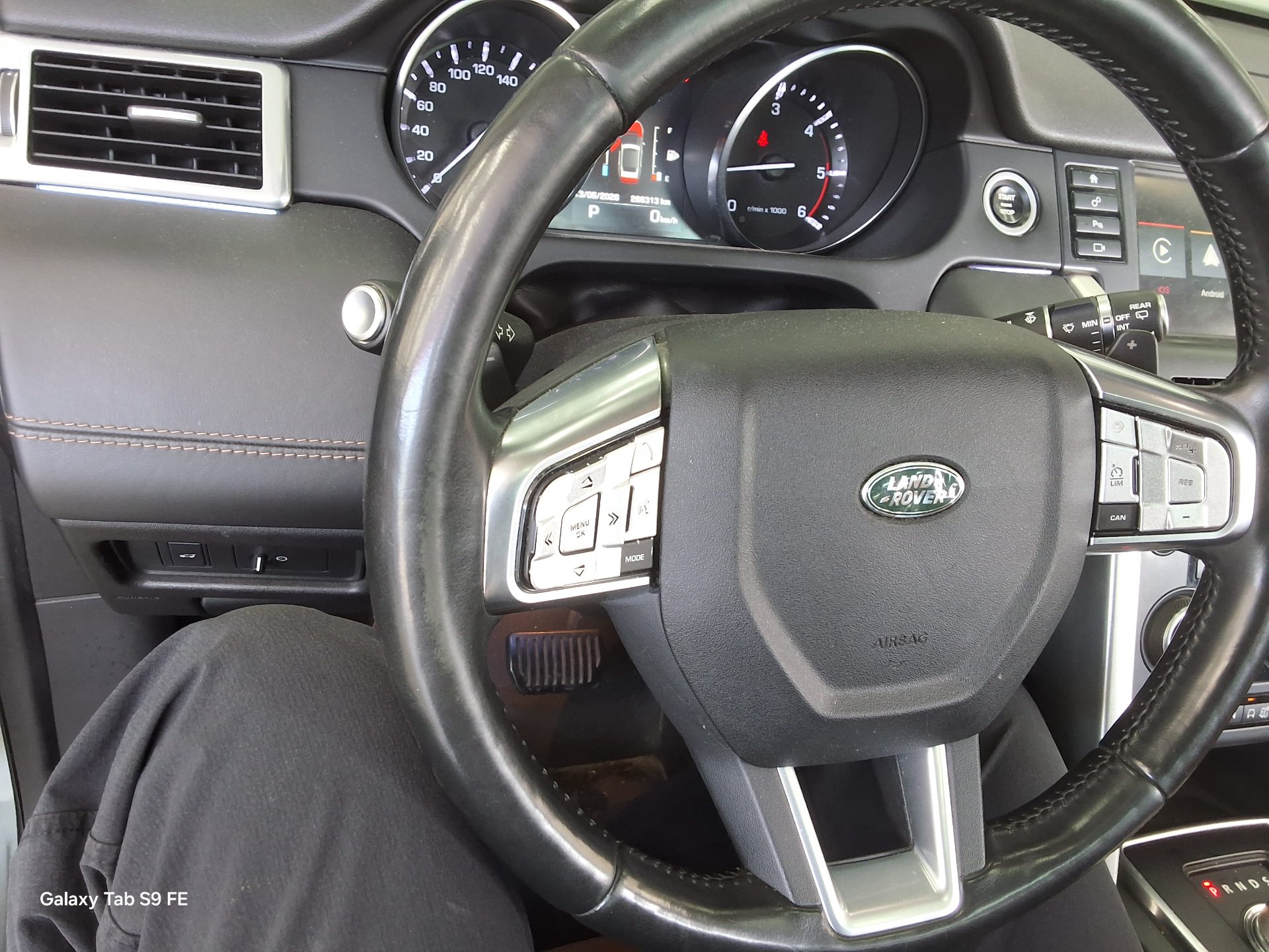 2015 - land rover discovery