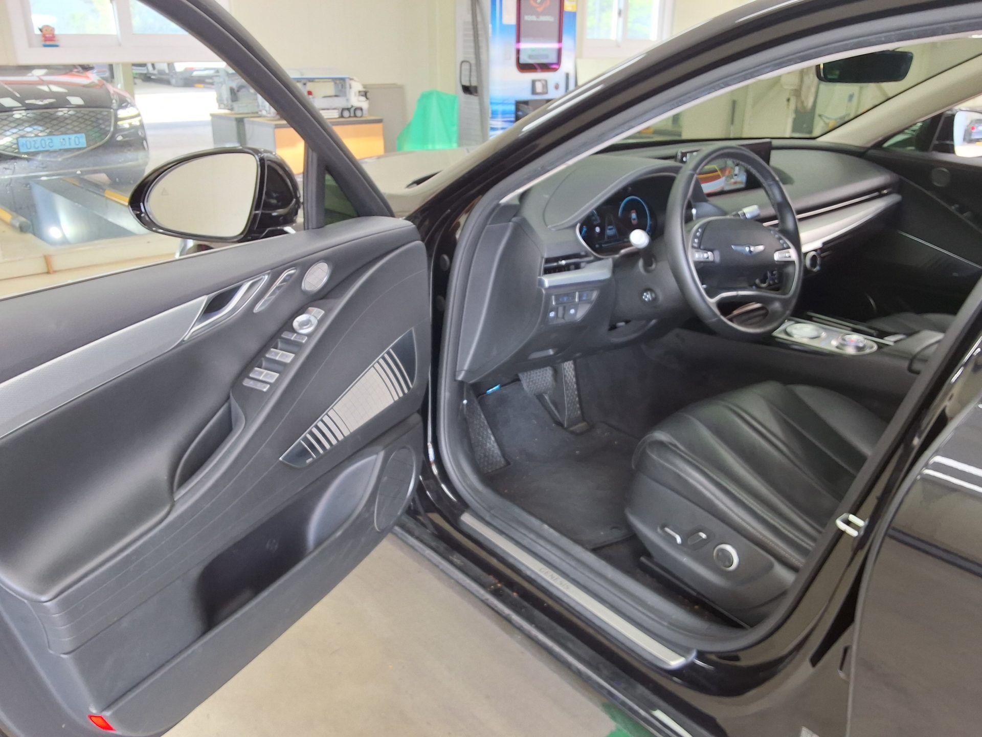 2022 - genesis eg80