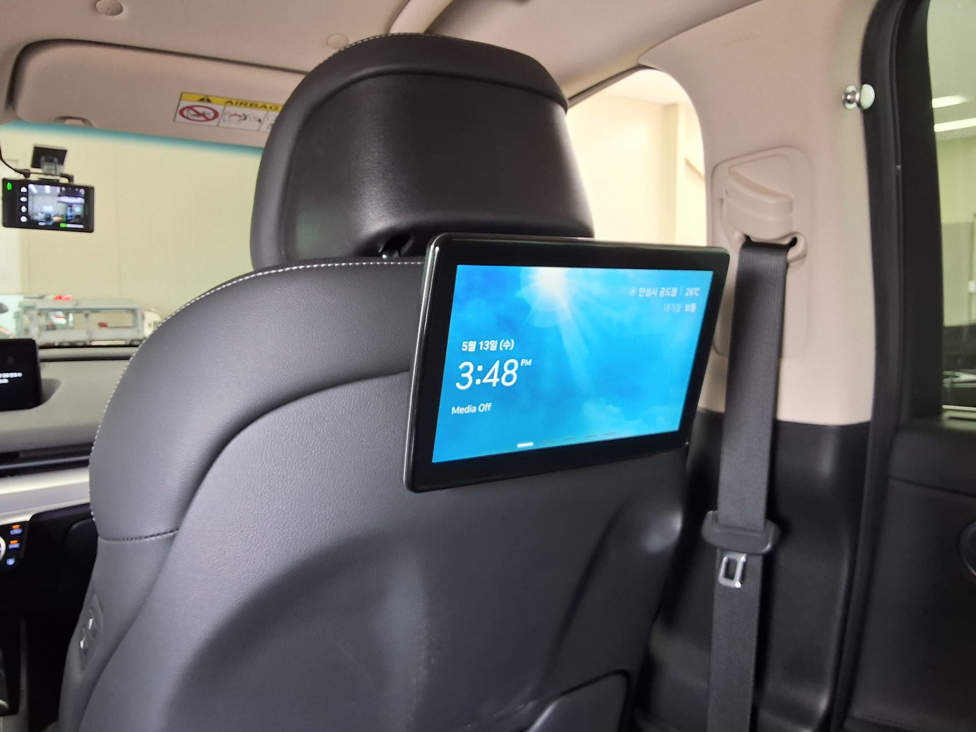 2022 - genesis eg80