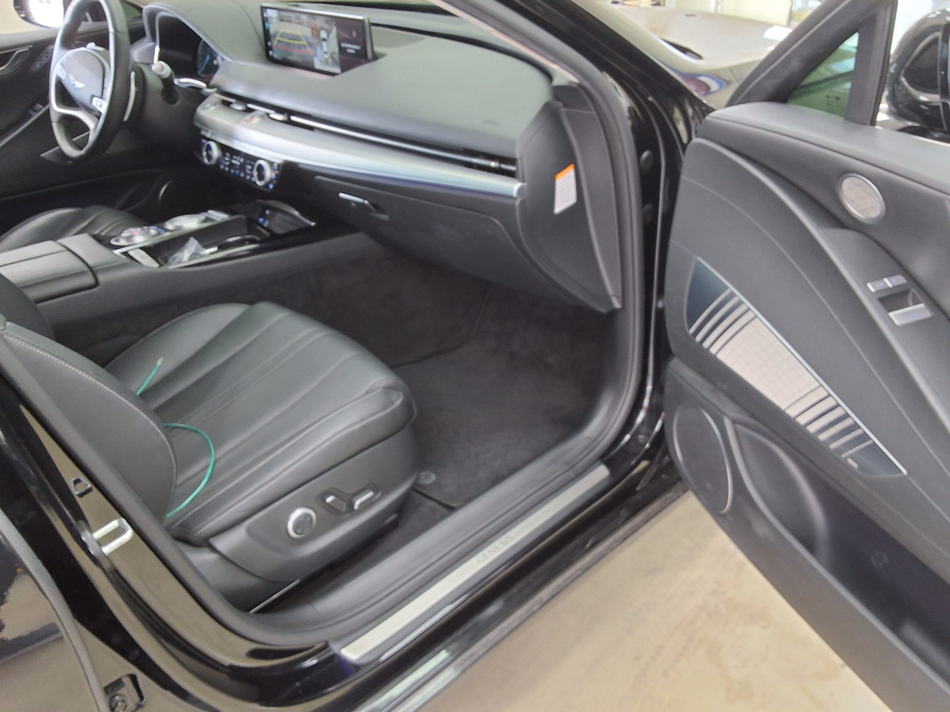 2022 - genesis eg80