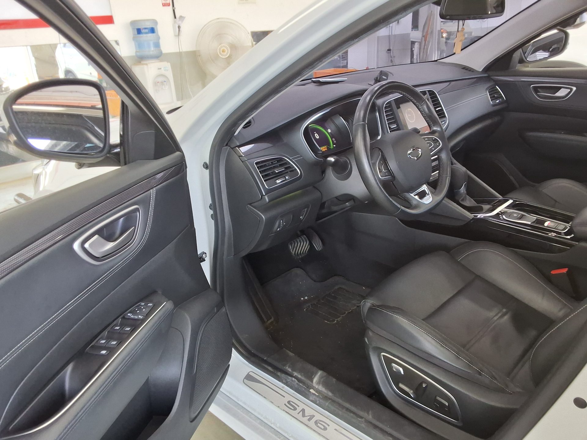 2016 - renault sm6