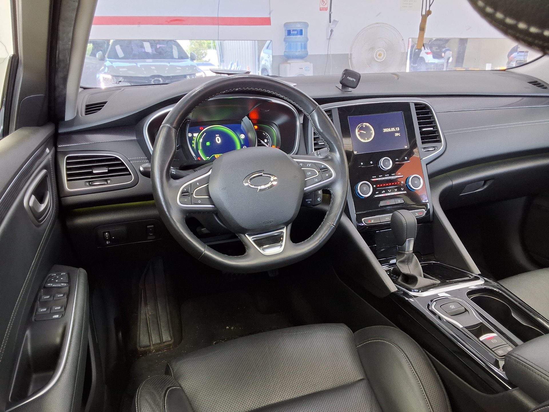 2016 - renault sm6