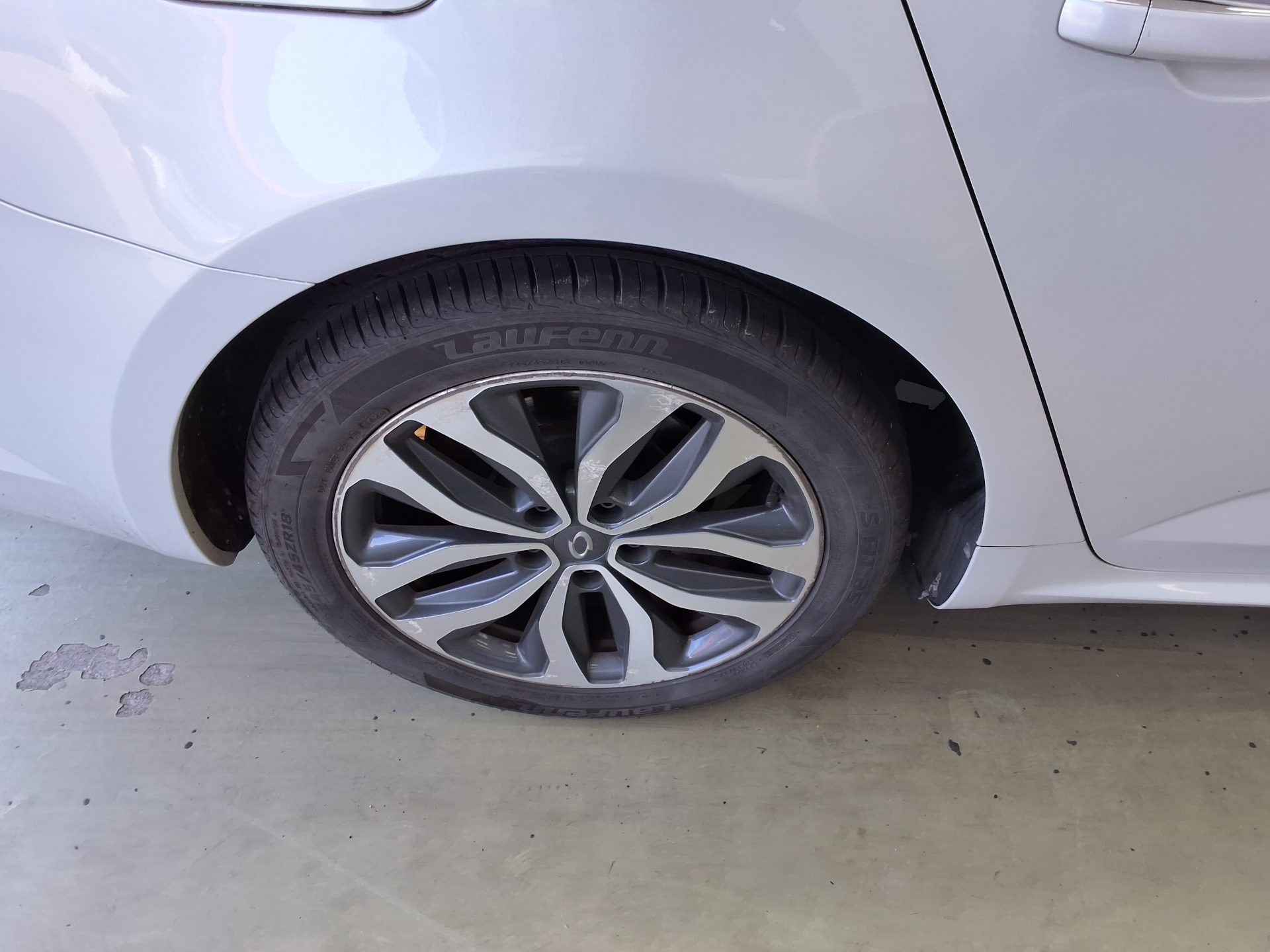 2016 - renault sm6