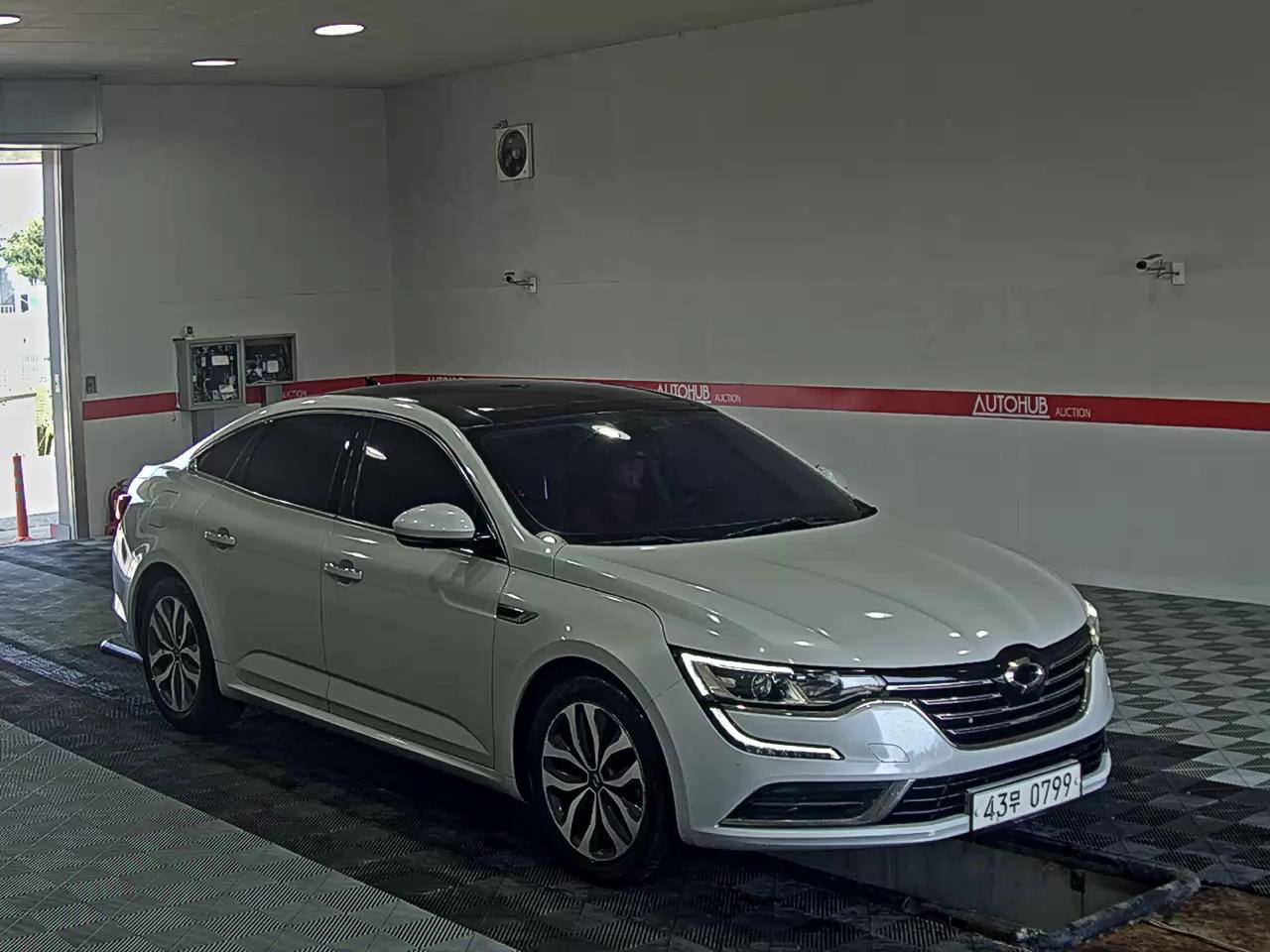 2016 - renault sm6