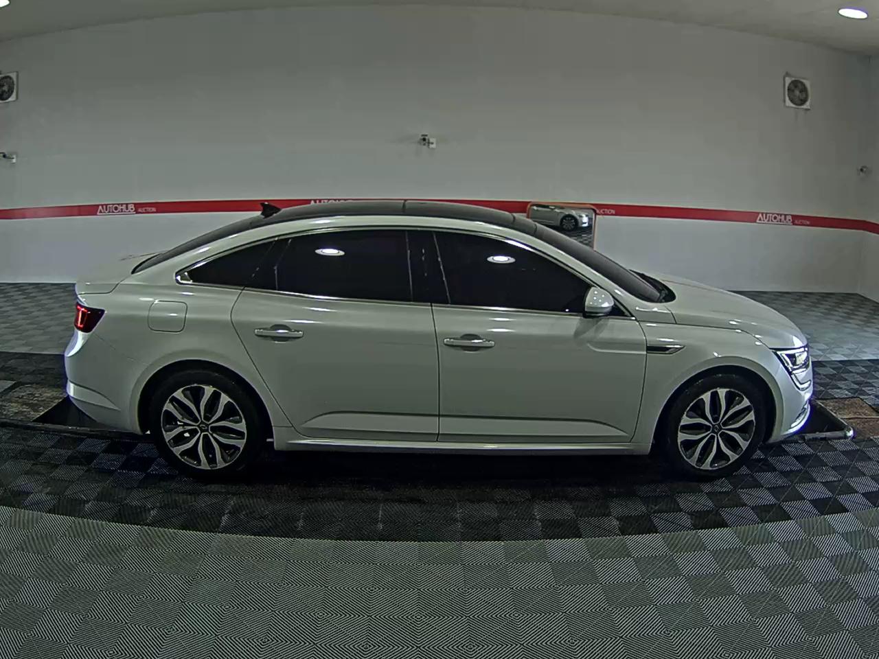 2016 - renault sm6