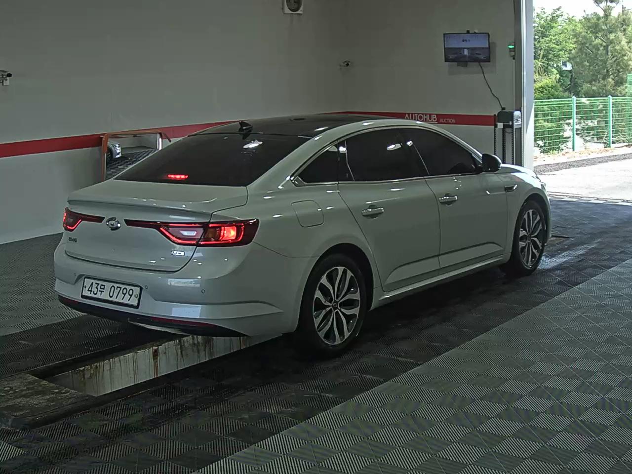 2016 - renault sm6