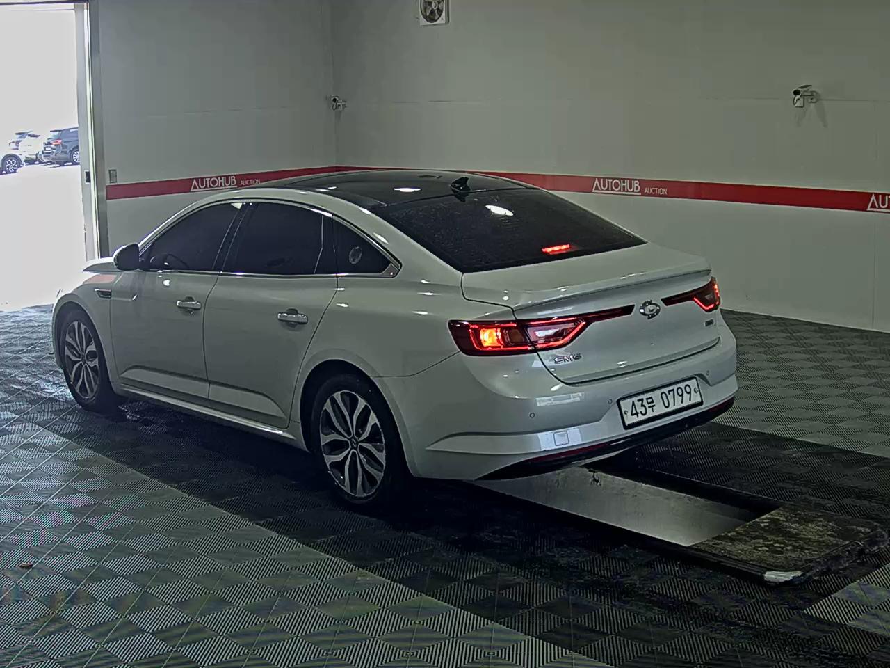2016 - renault sm6