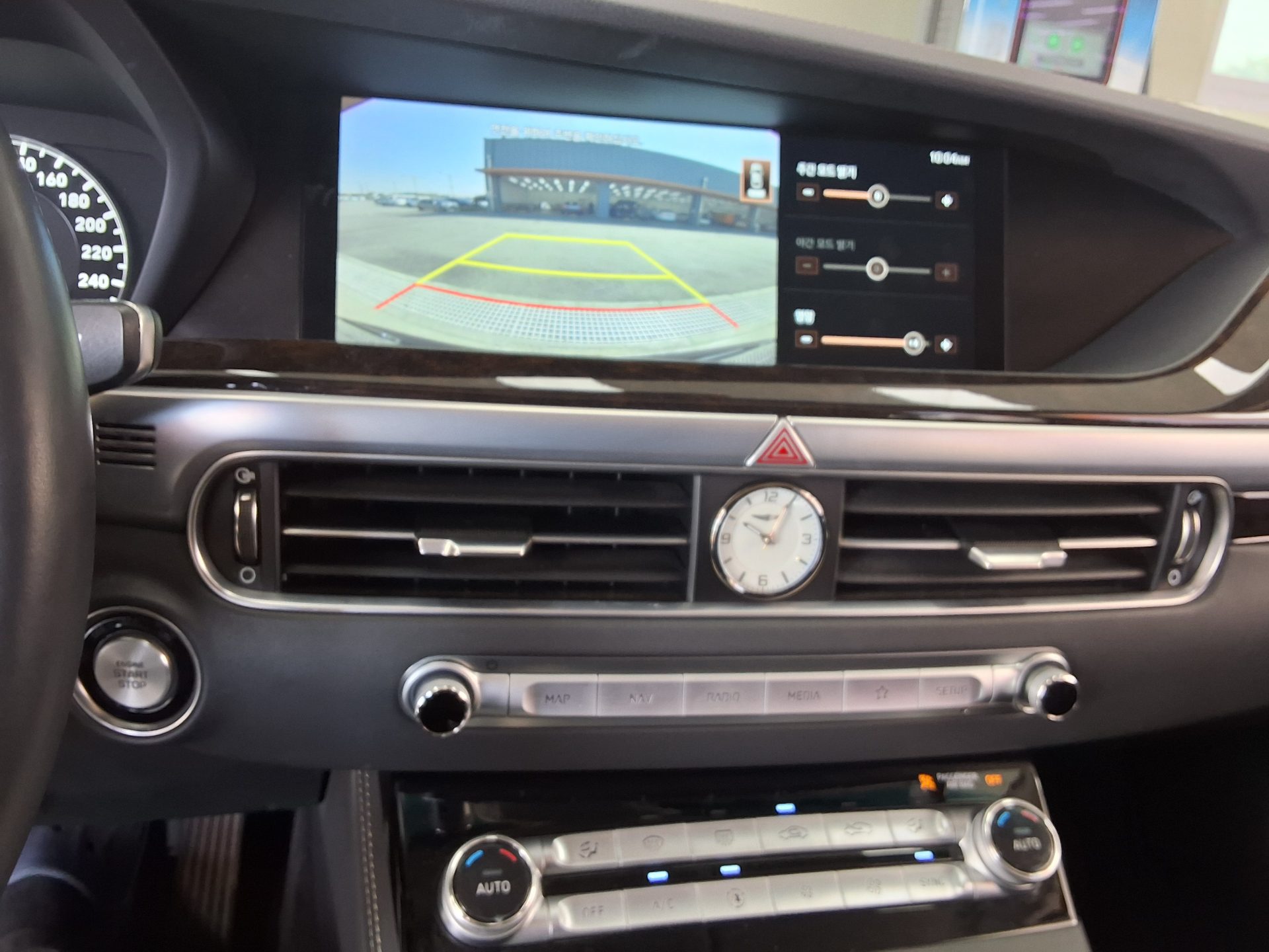 2019 - genesis g90