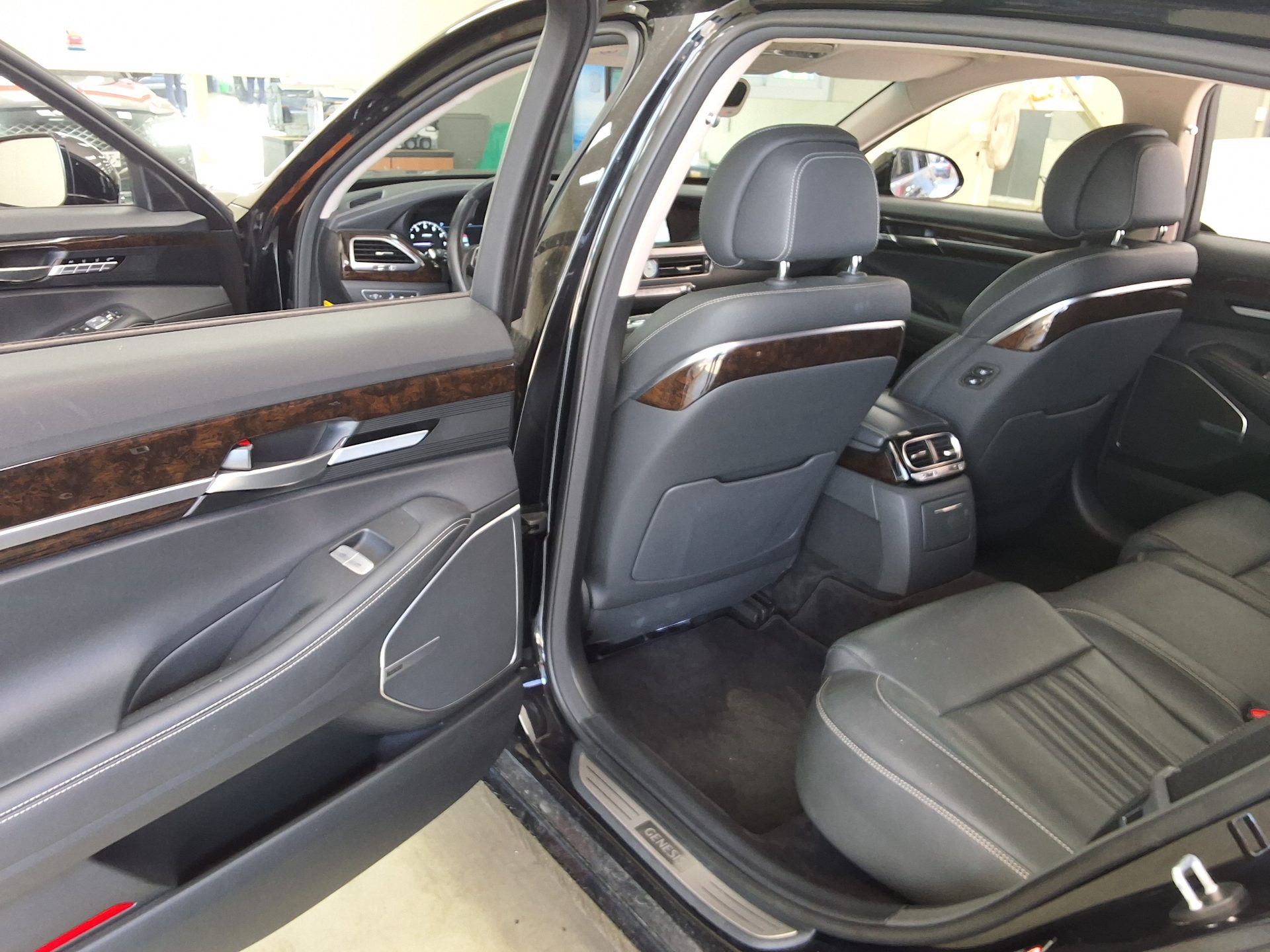 2019 - genesis g90