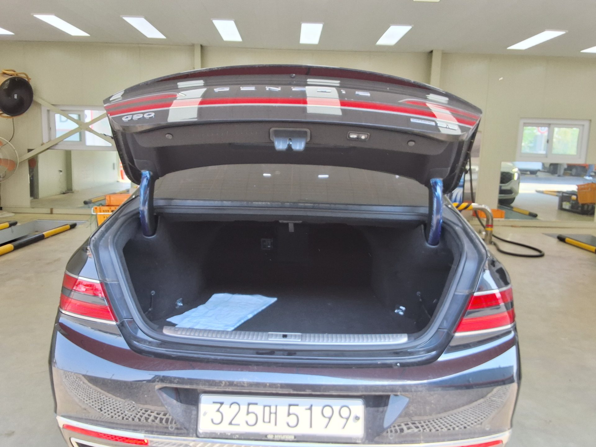 2019 - genesis g90