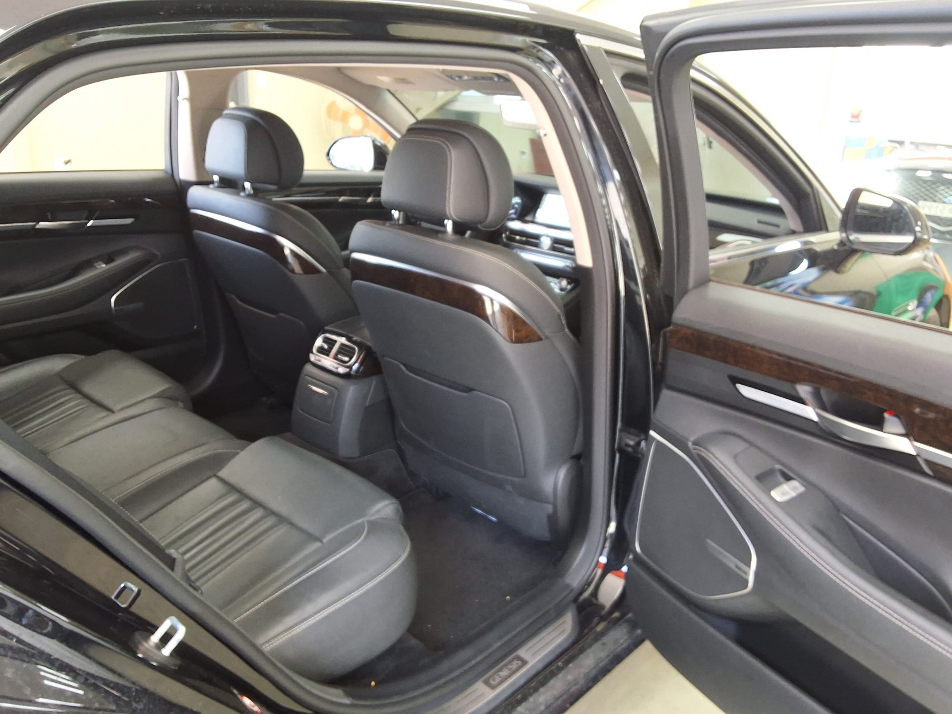 2019 - genesis g90