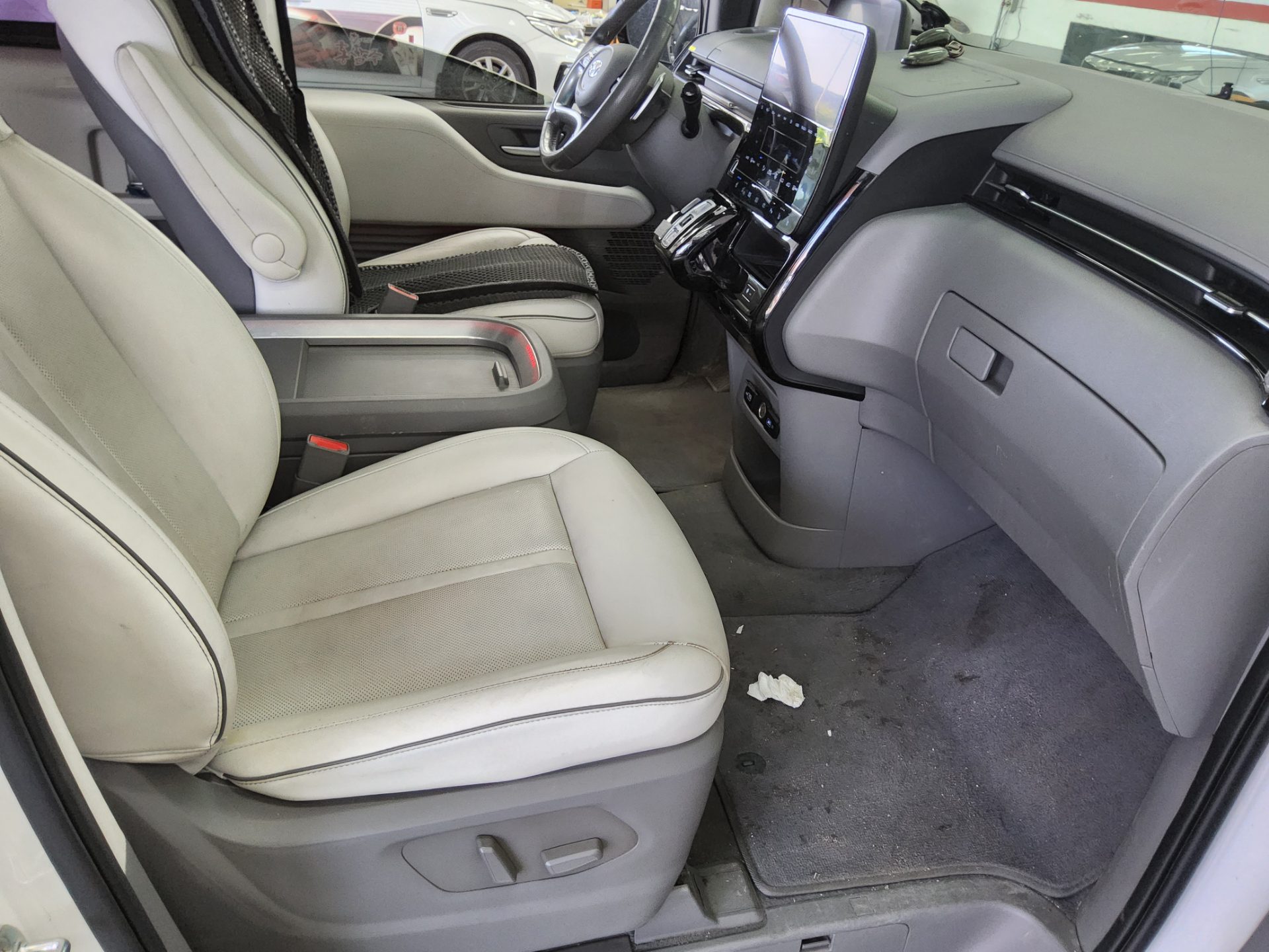 2022 - hyundai staria