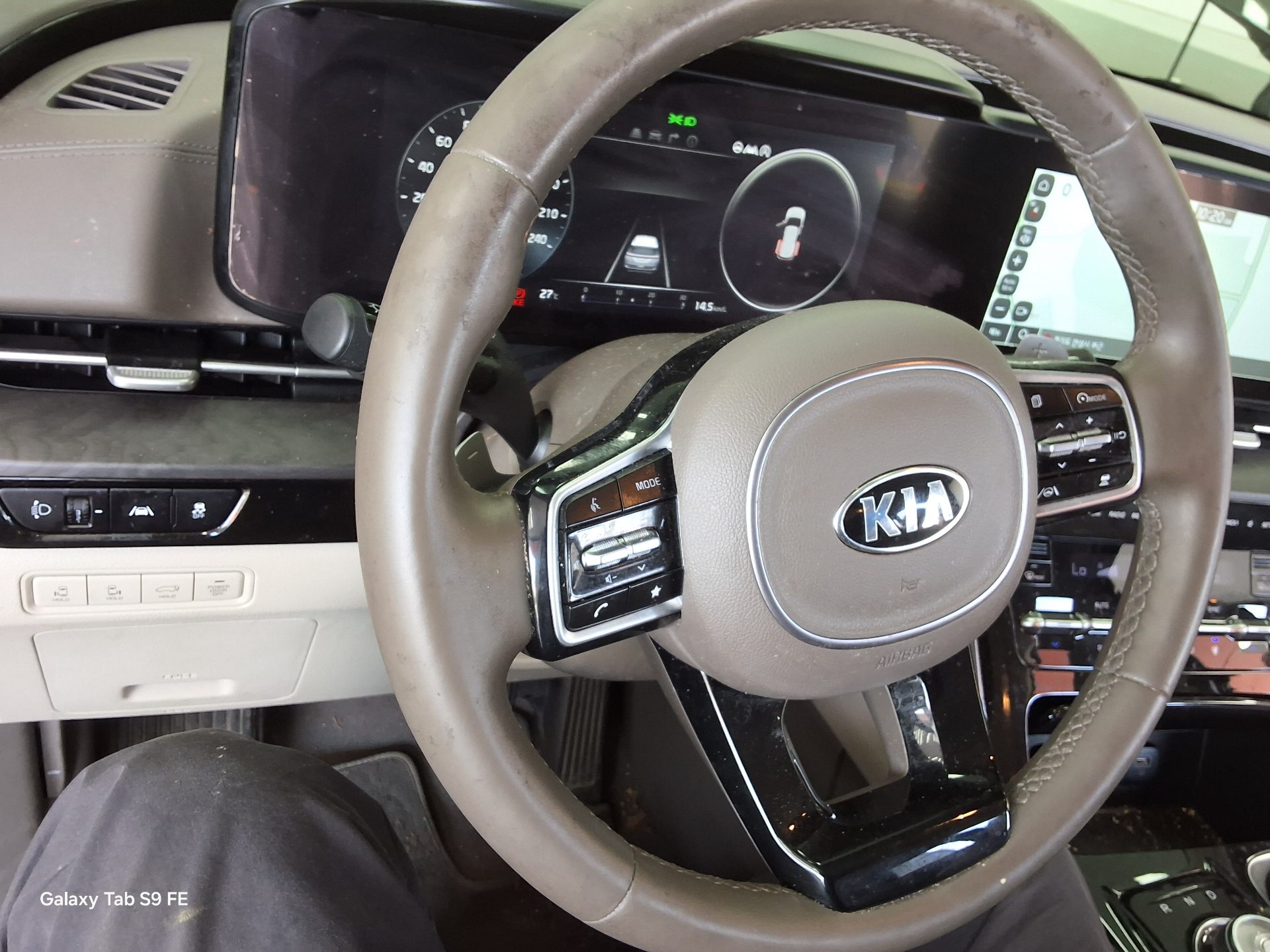 Kia Carnival - 16