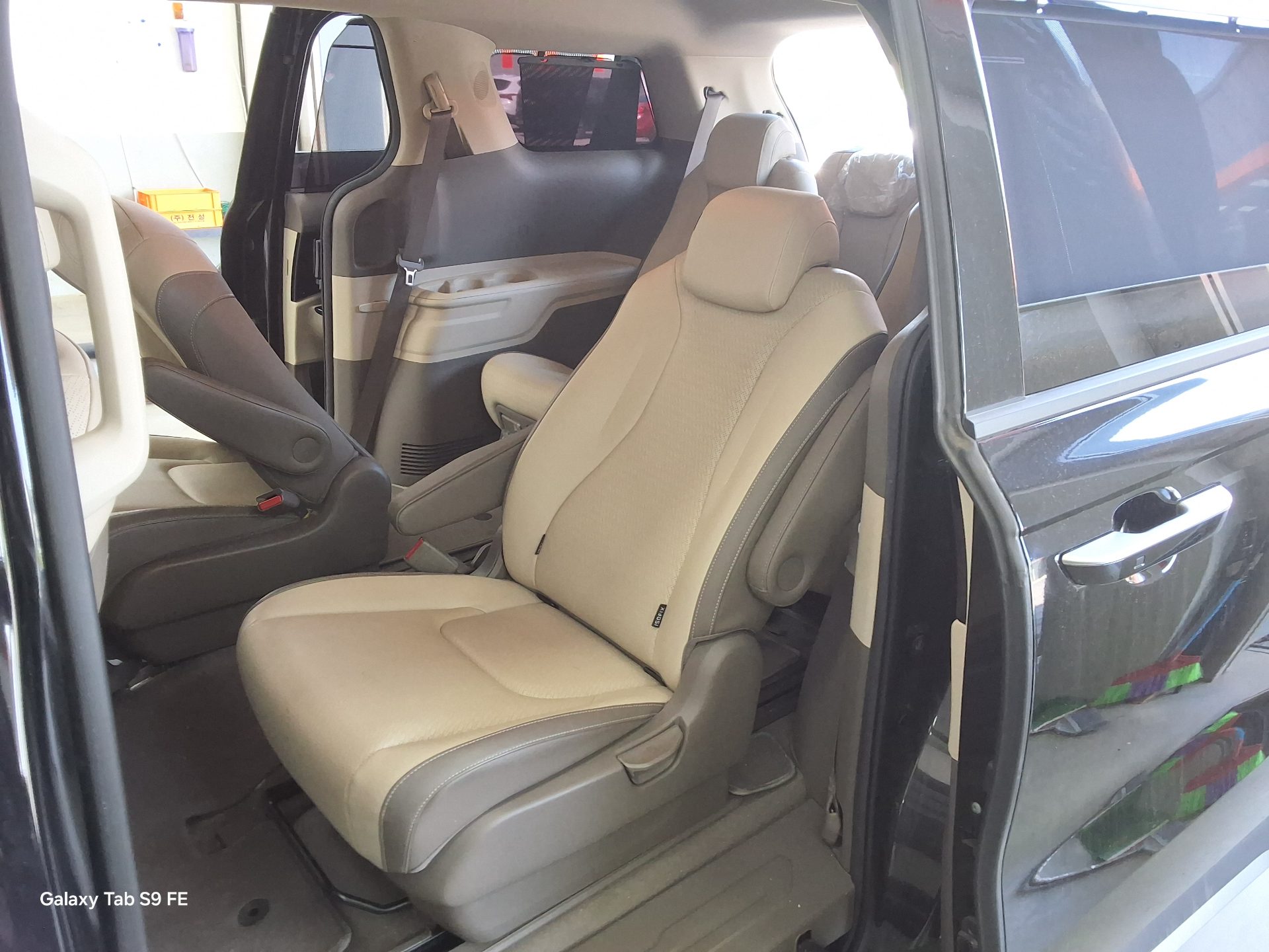 Kia Carnival - 11