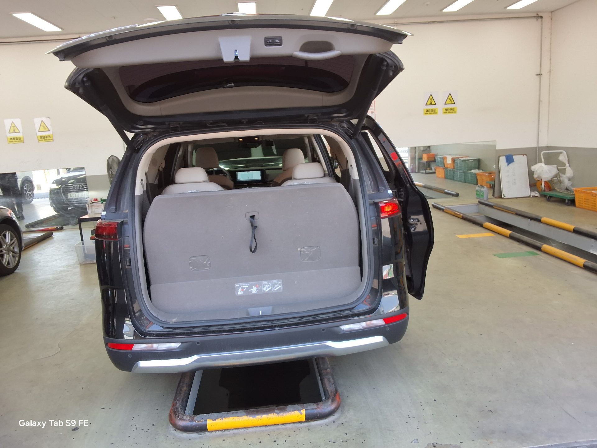 Kia Carnival - 14