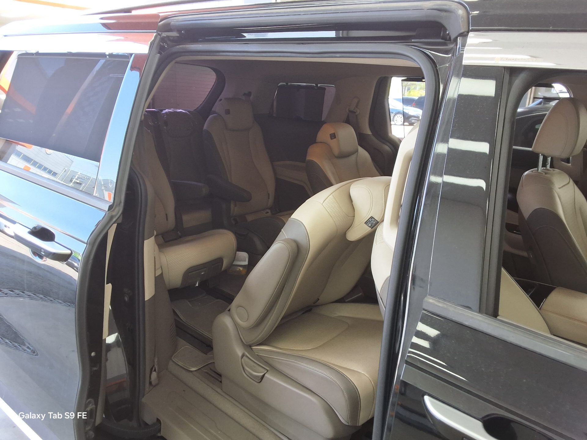 Kia Carnival - 12