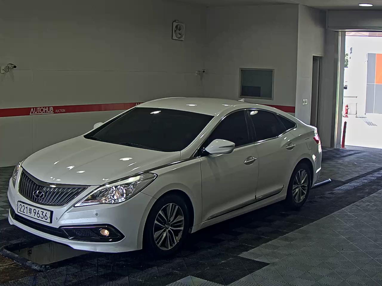 HYUNDAI GRANDEUR HG LPI RENTAL CAR