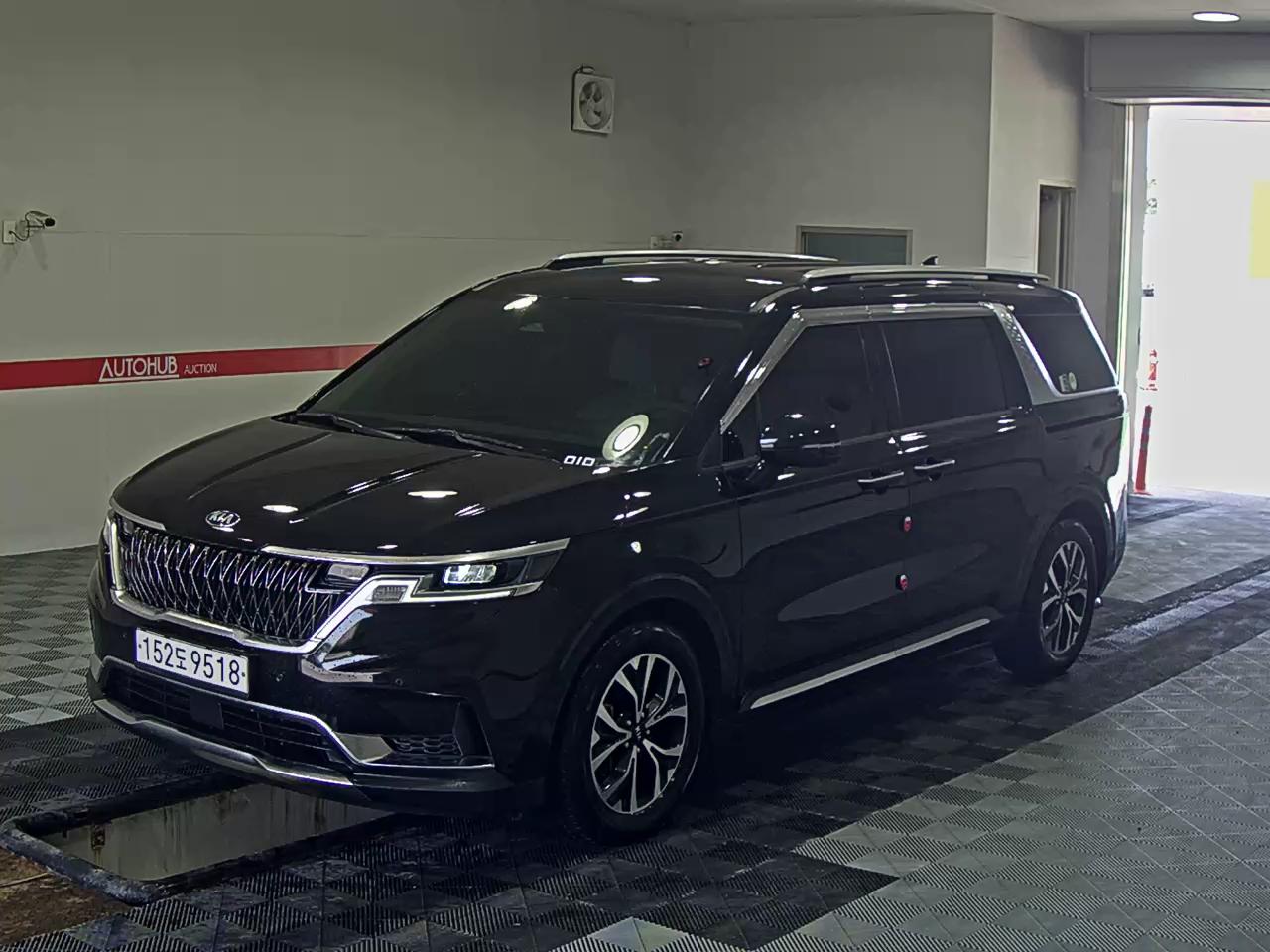 Kia Carnival - 1