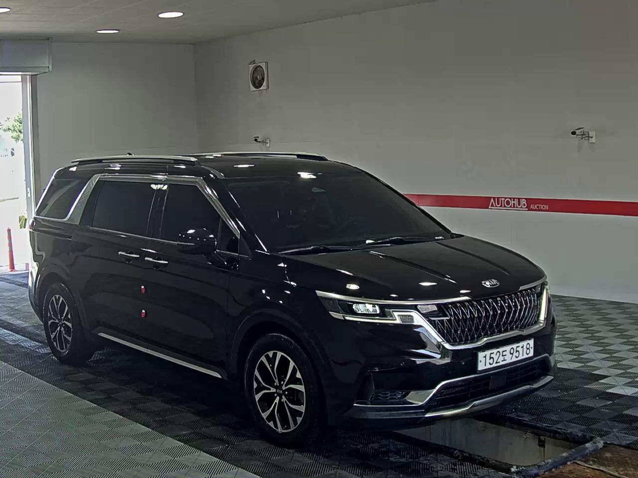 Kia Carnival - 2