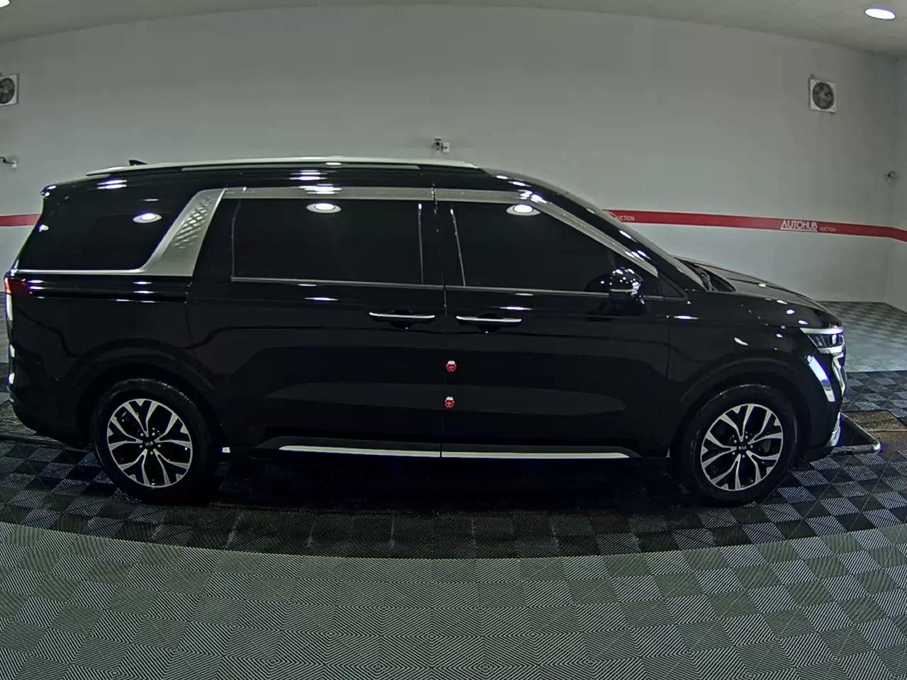 Kia Carnival - 3