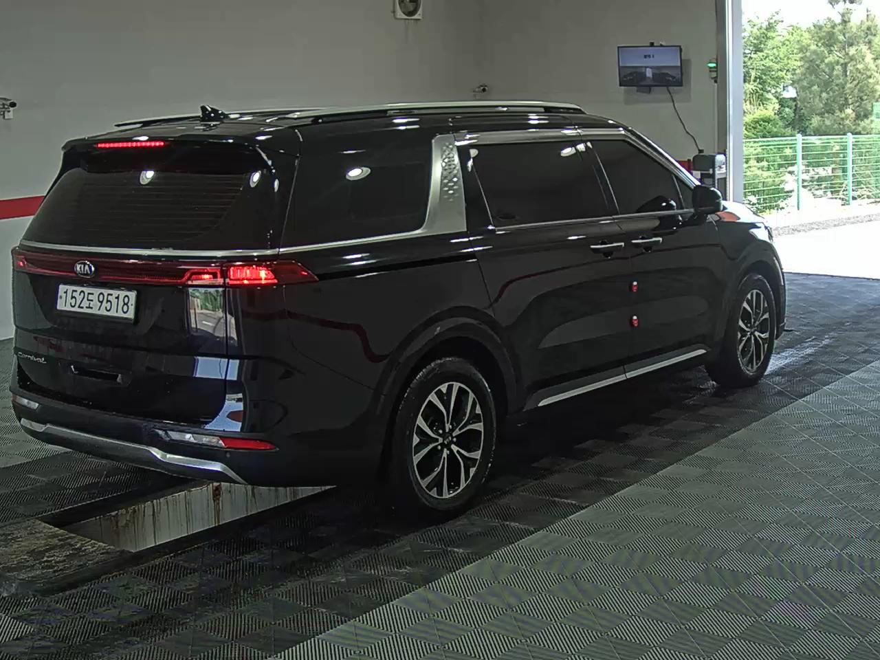 Kia Carnival - 4