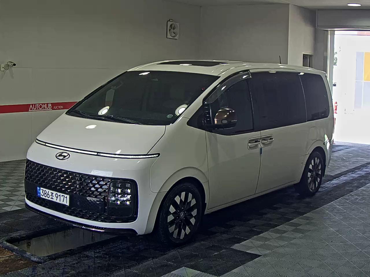 HYUNDAI STARIA LOUNGE