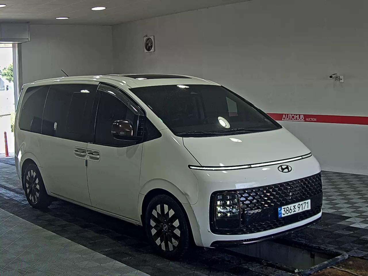 2022 - hyundai staria