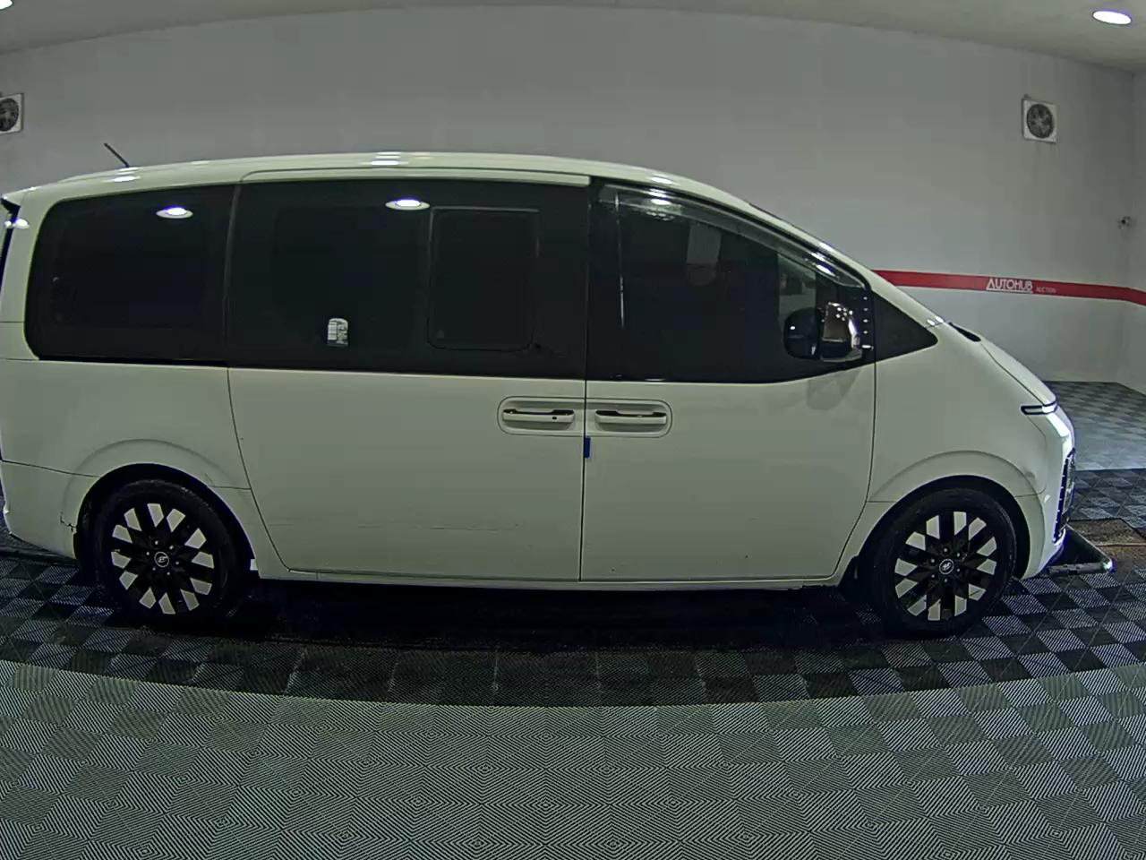 2022 - hyundai staria