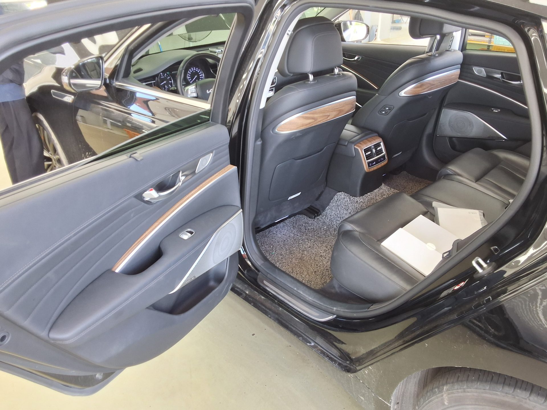 2022 - kia k9