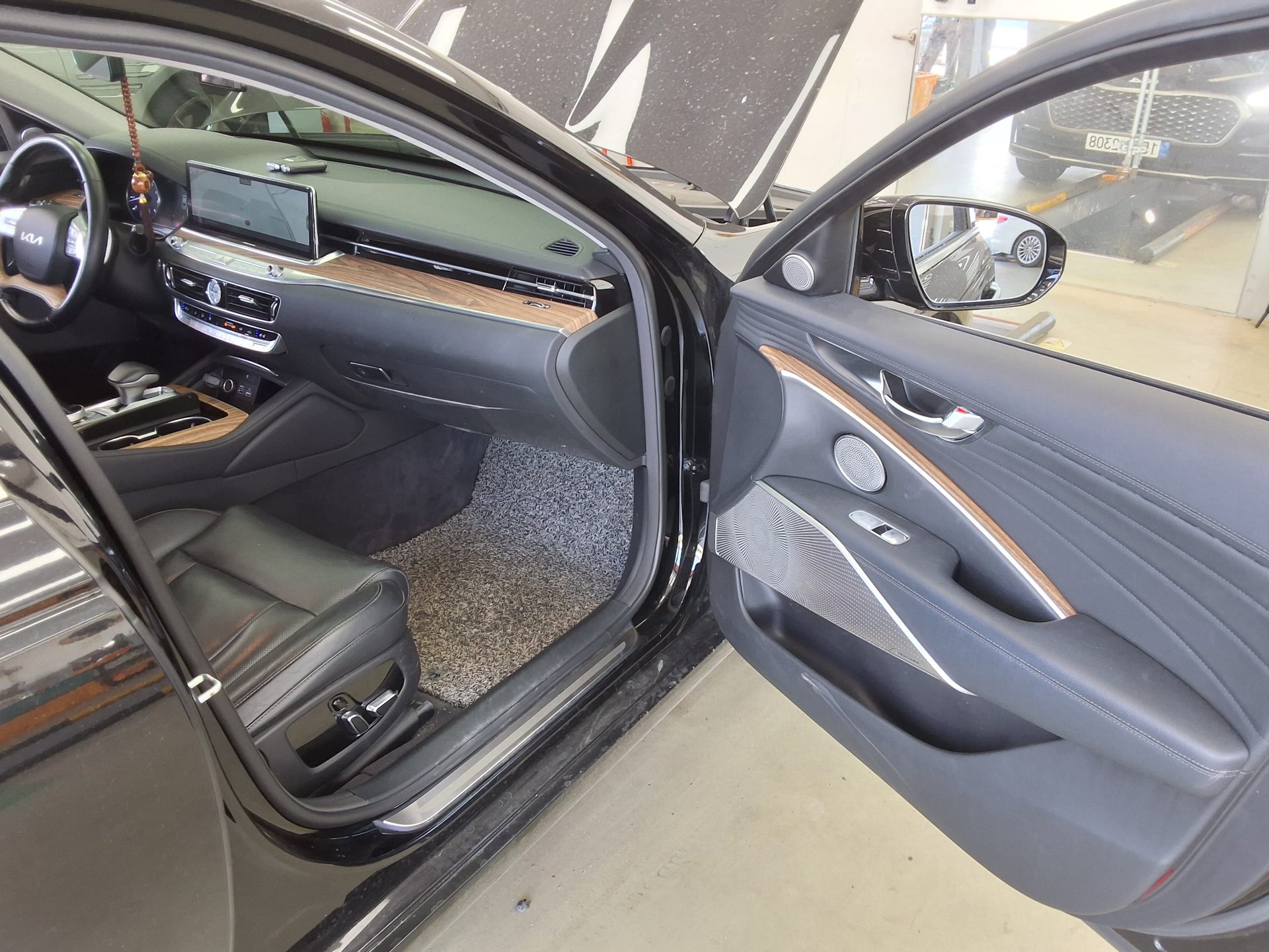 2022 - kia k9