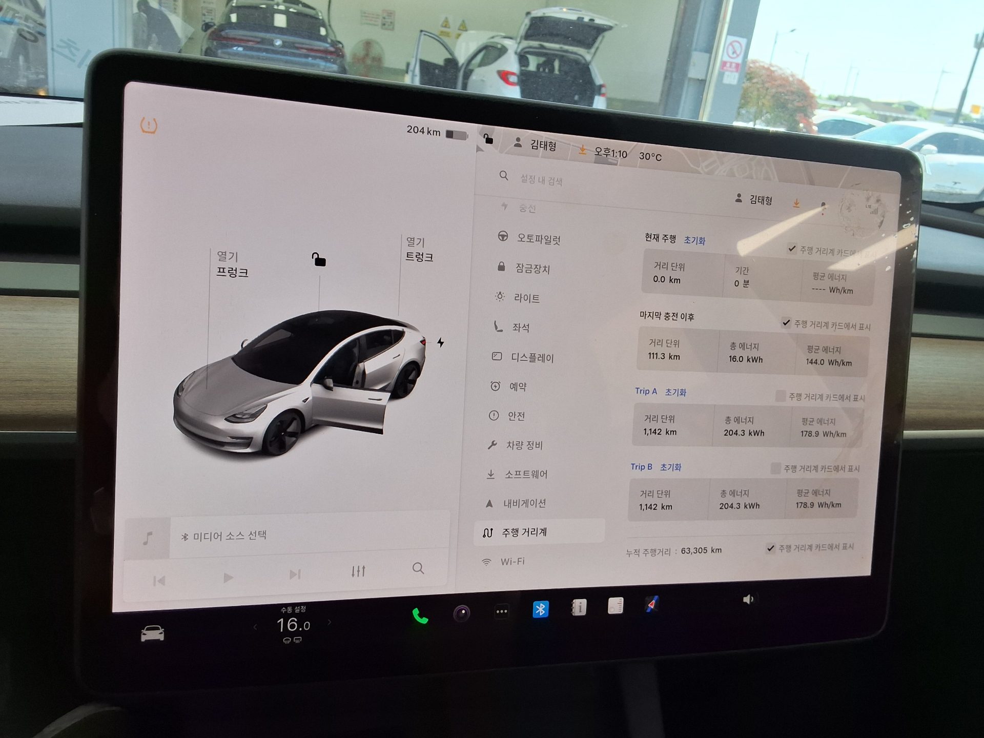 2022 - tesla model 3