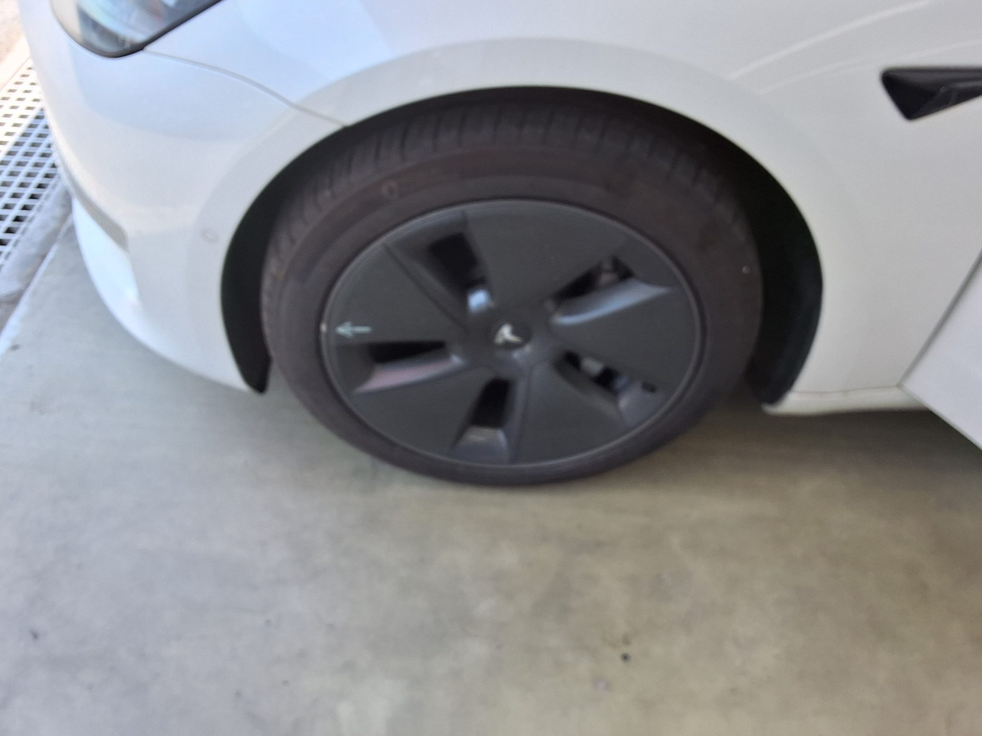 2022 - tesla model 3
