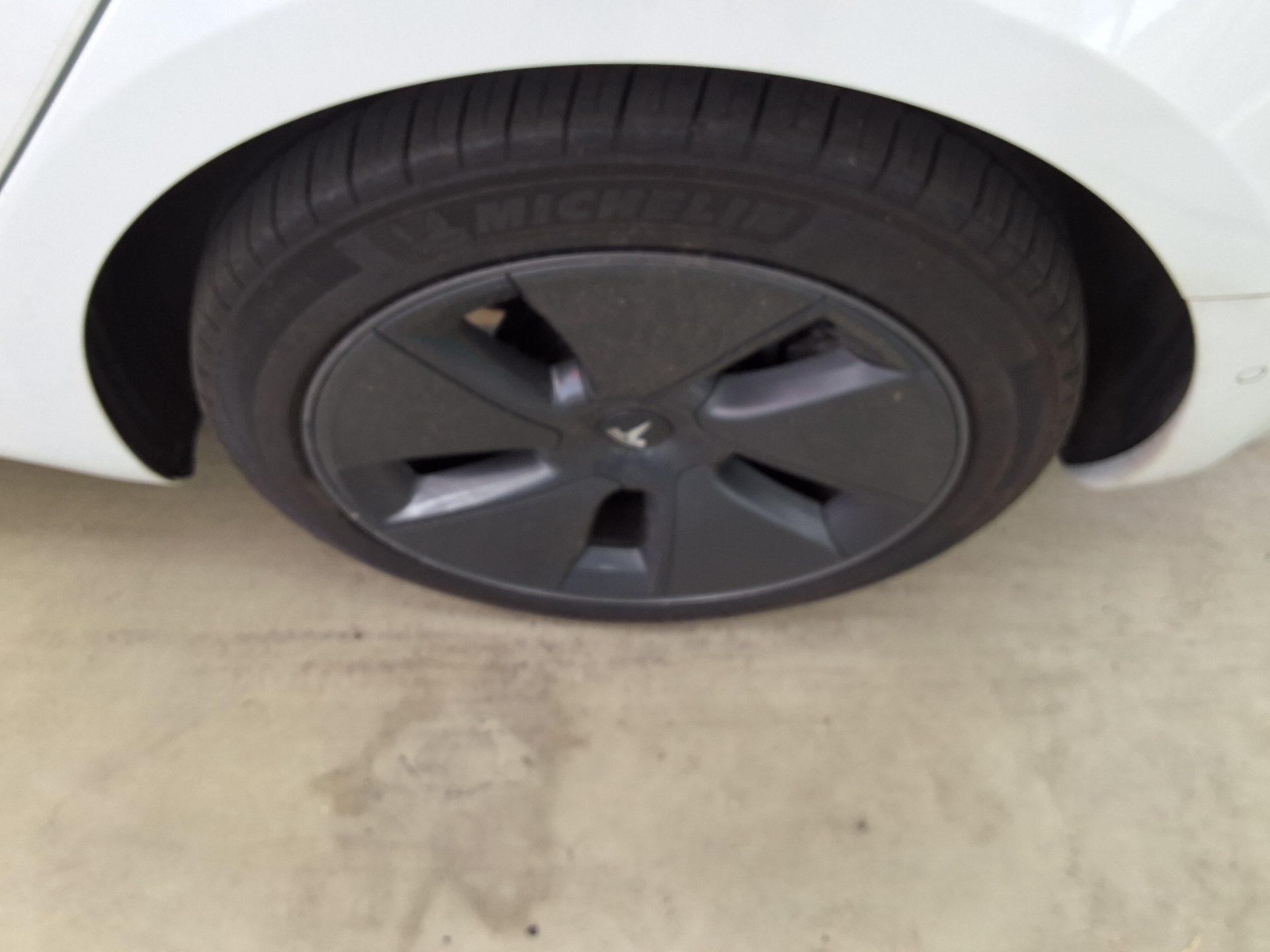 2022 - tesla model 3