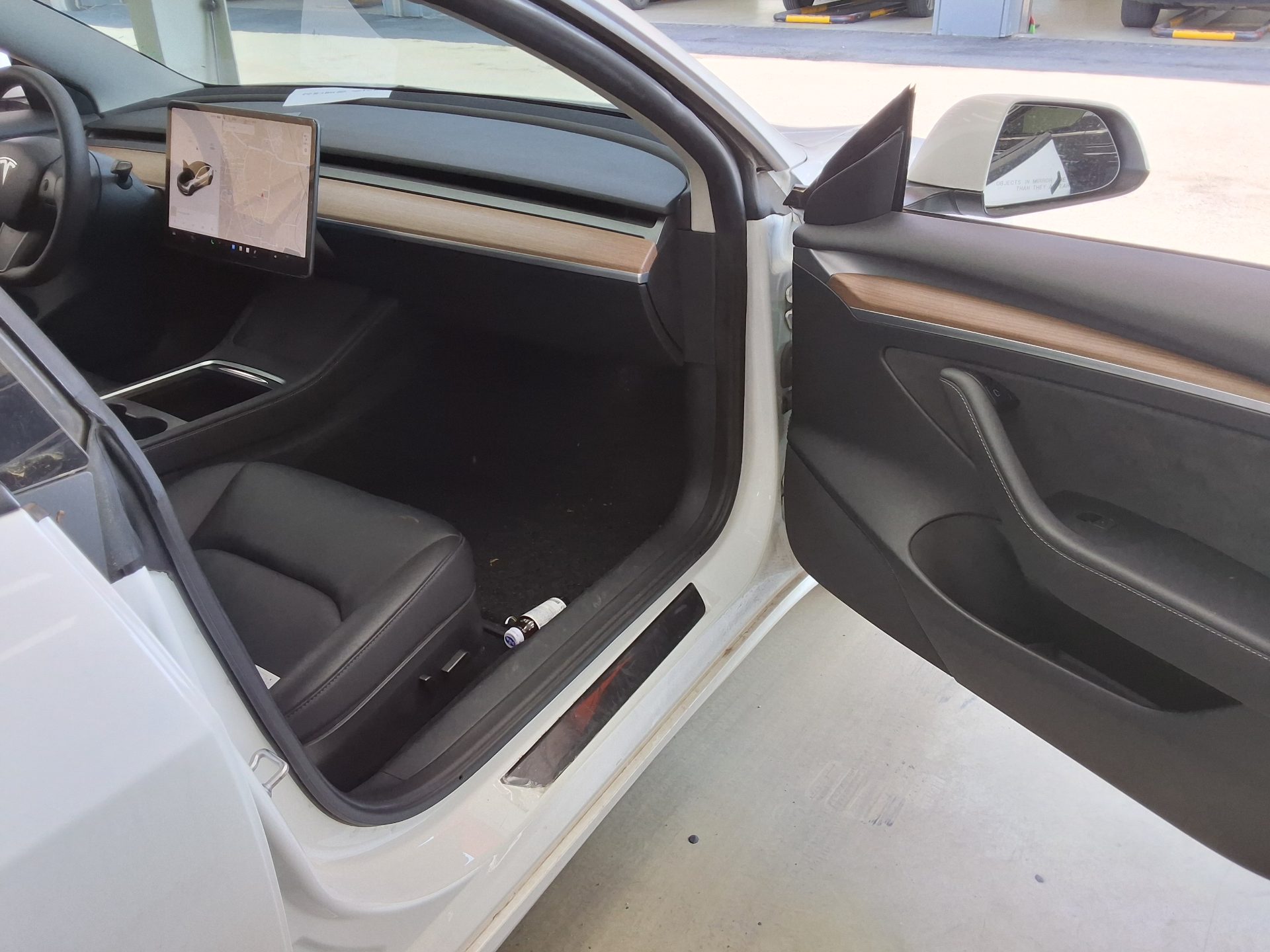 2022 - tesla model 3