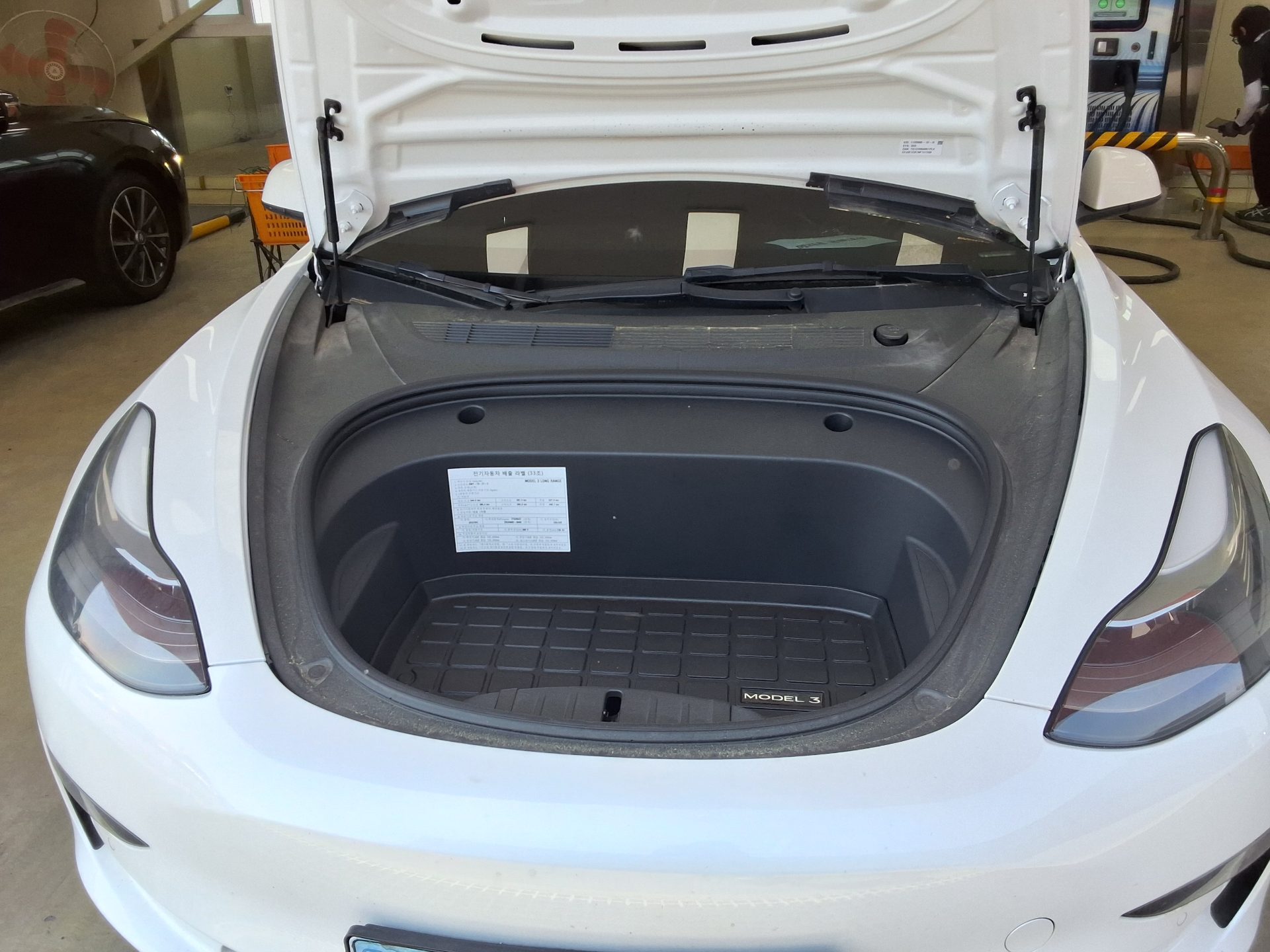 2022 - tesla model 3