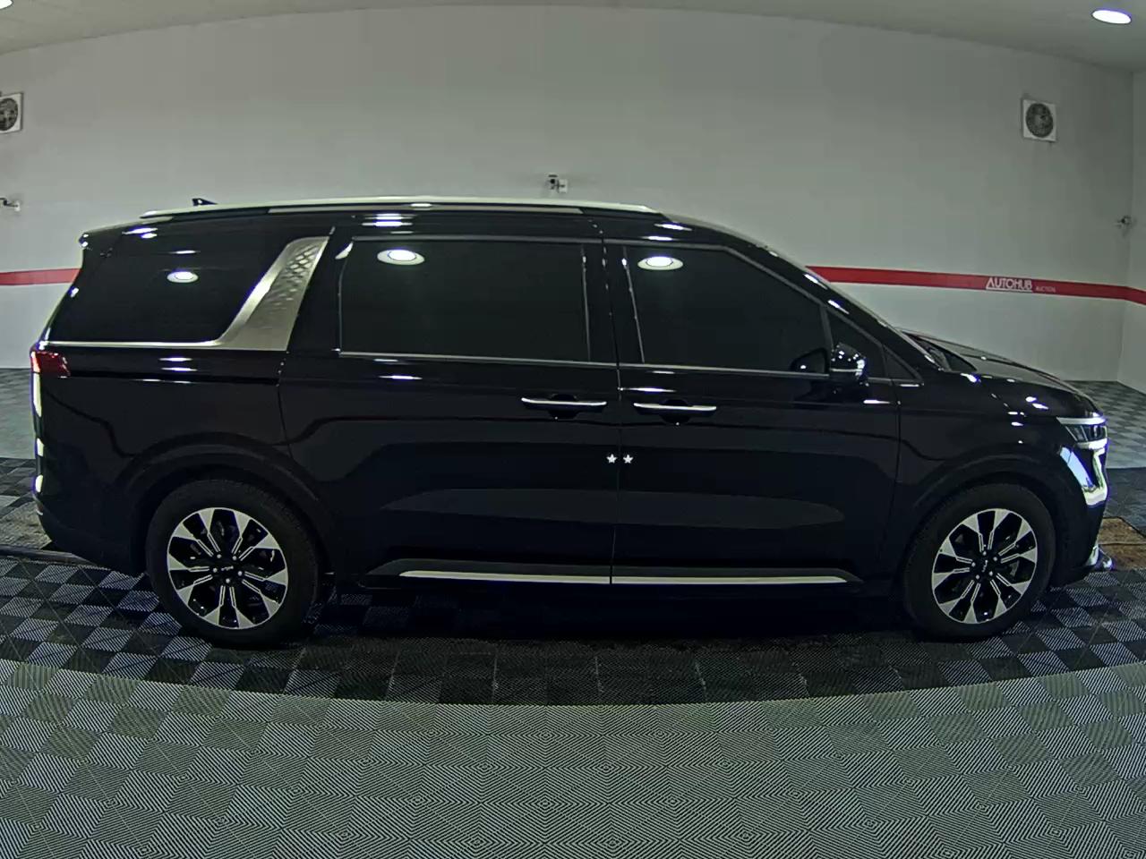 2022 - kia carnival