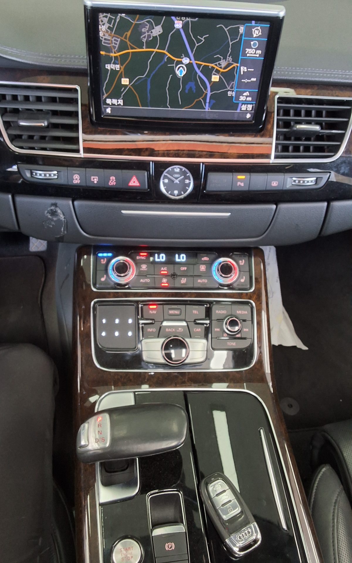 Audi A8 - 16