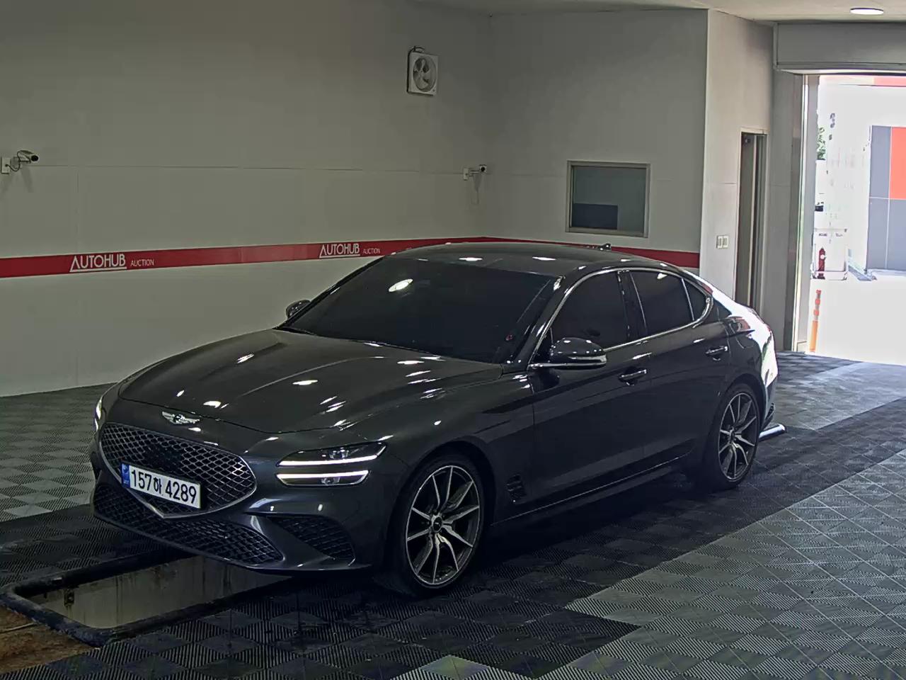 GENESIS G70 BASE MODEL