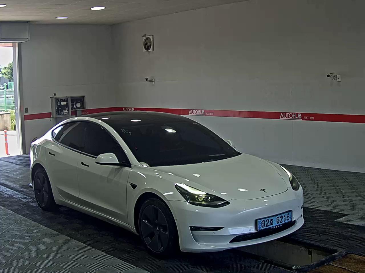 2022 - tesla model 3