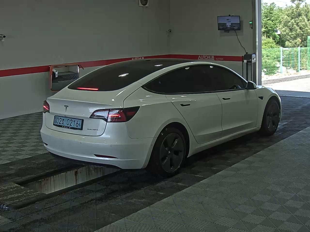 2022 - tesla model 3