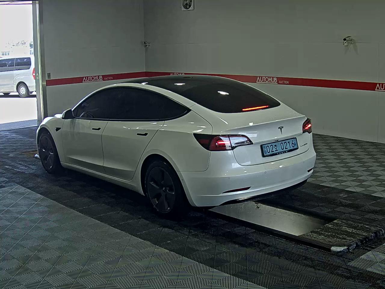 2022 - tesla model 3