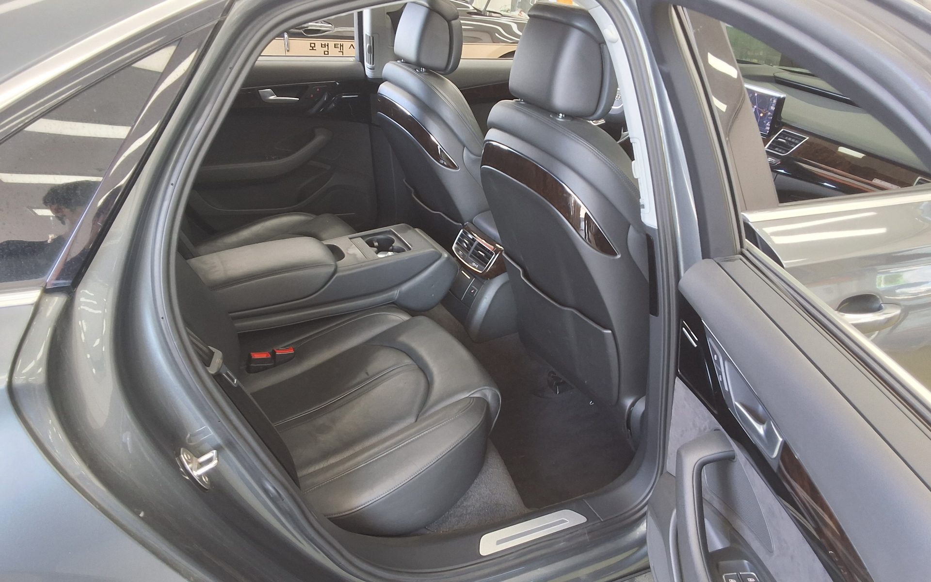 Audi A8 - 12