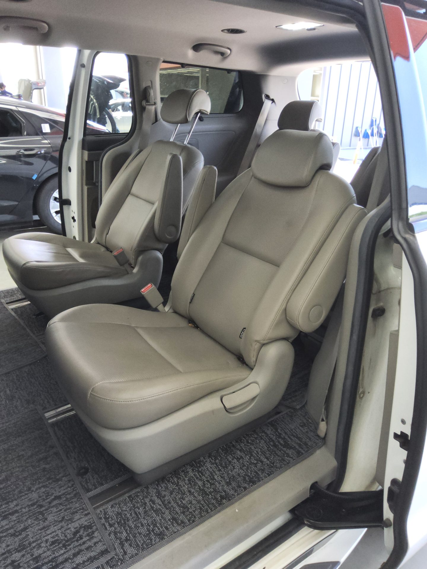 2018 - kia carnival
