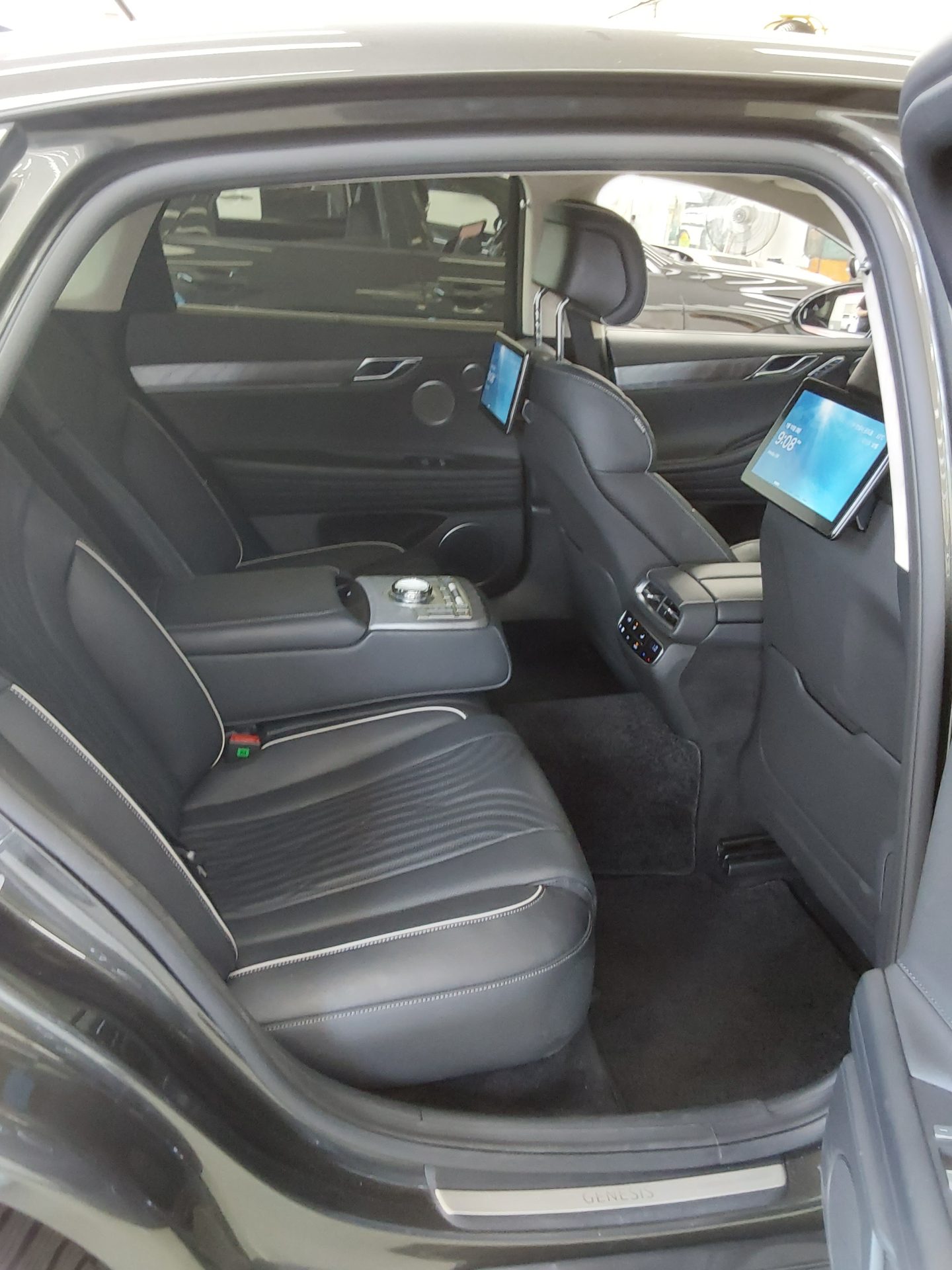 2024 - genesis g80