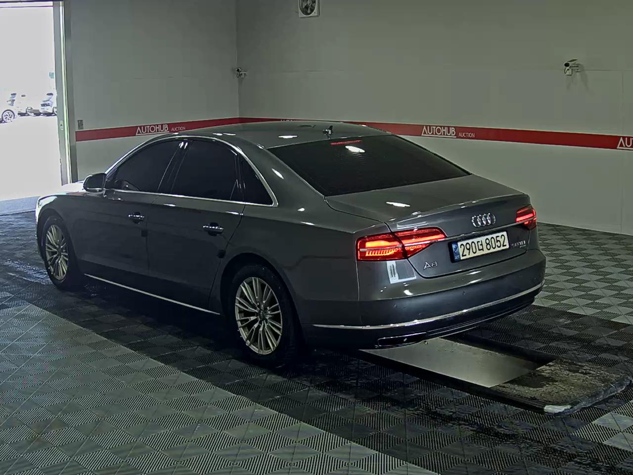 Audi A8 - 5