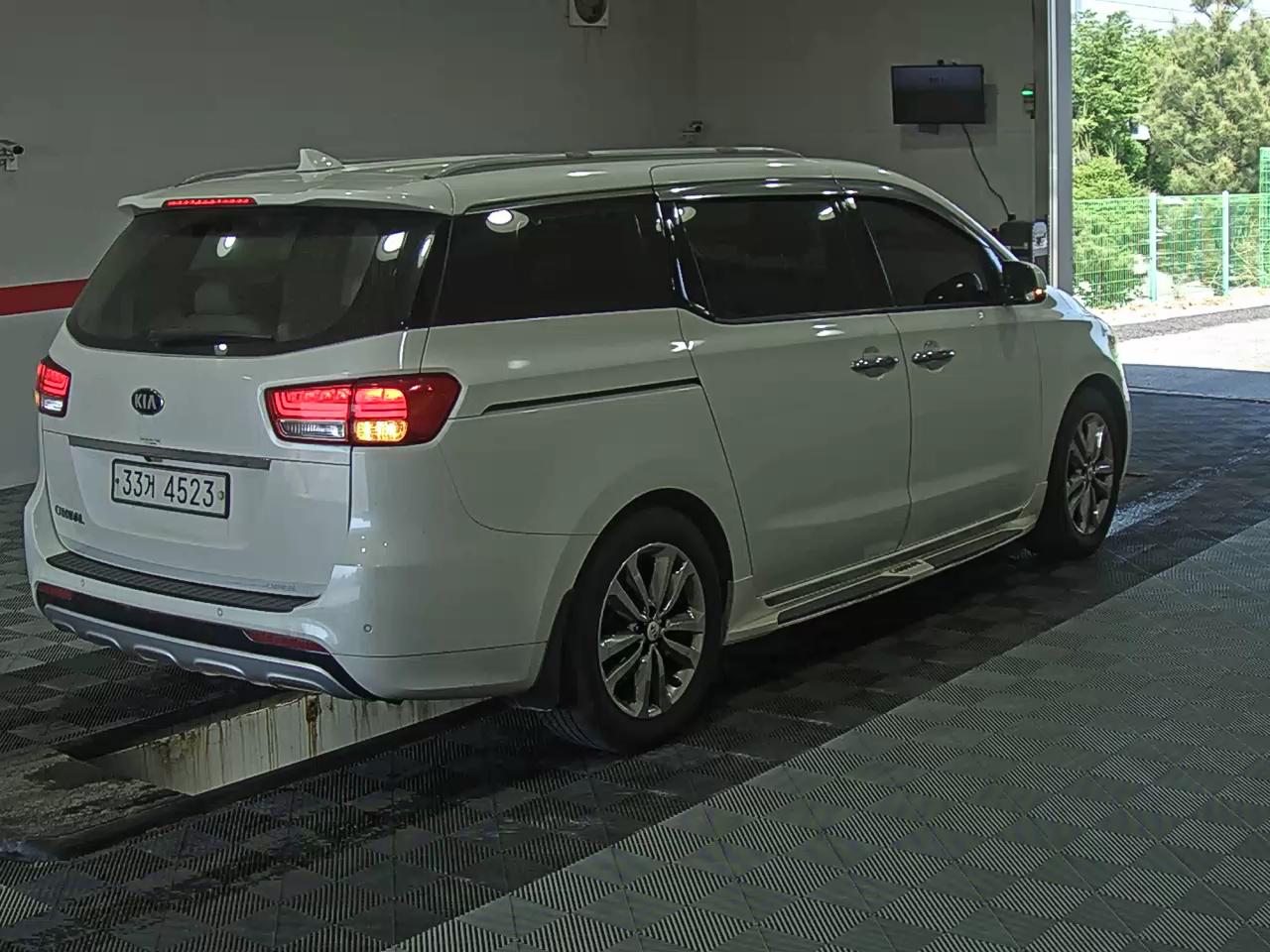 2018 - kia carnival