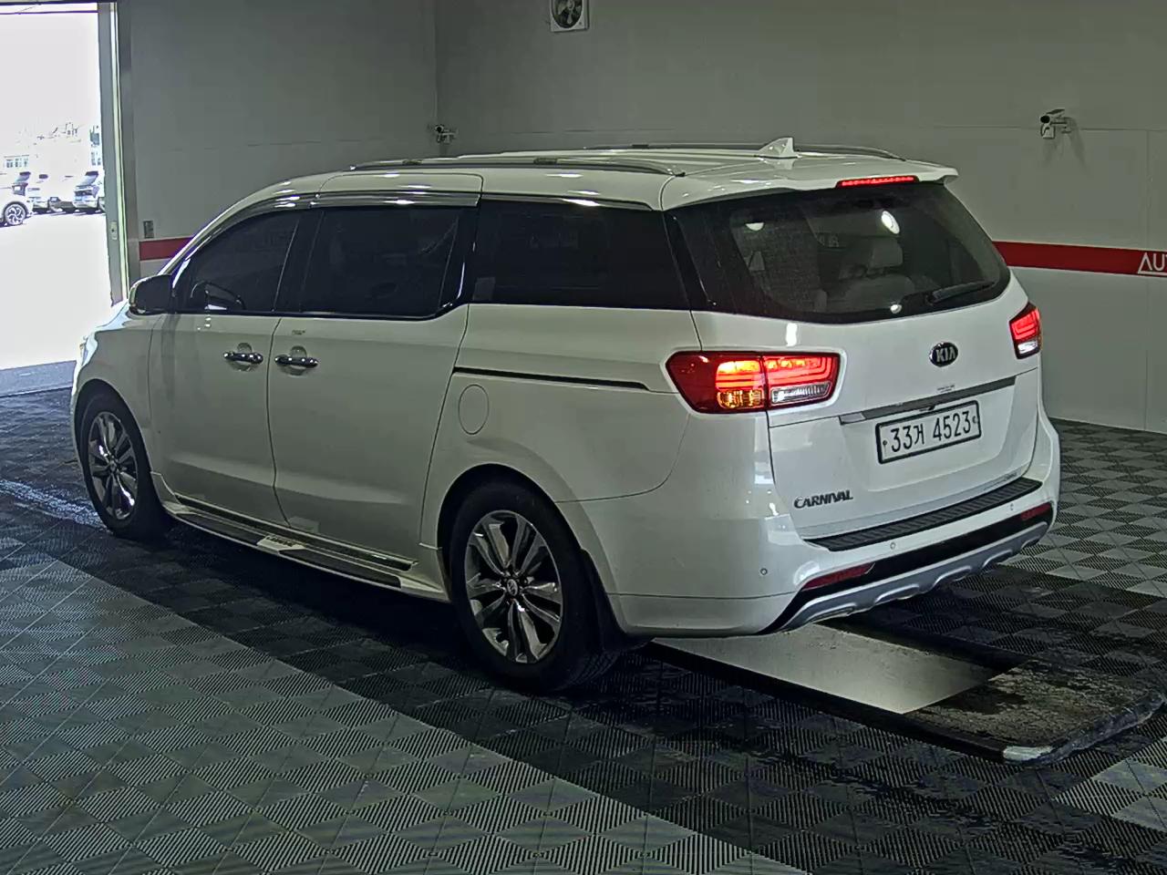2018 - kia carnival
