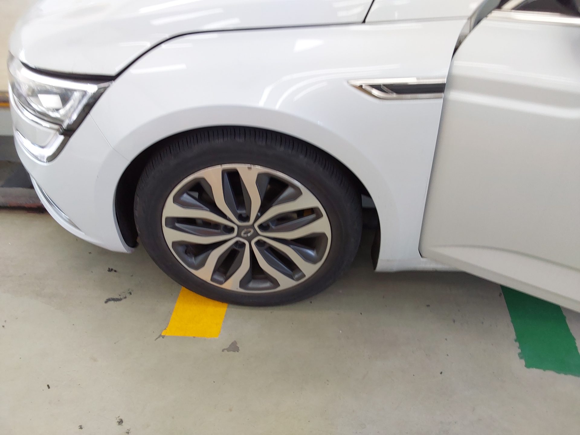 2016 - renault sm6