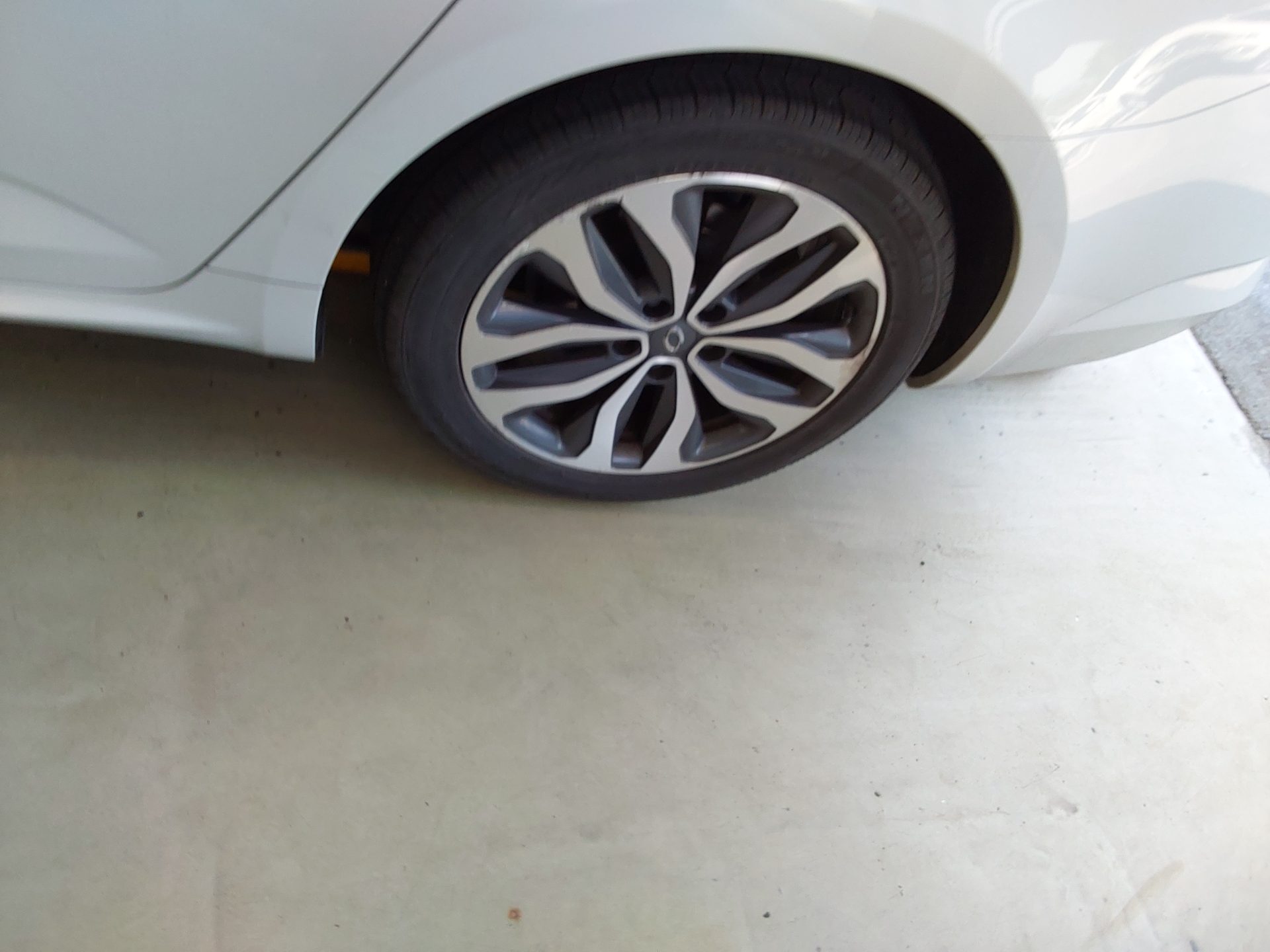 2016 - renault sm6
