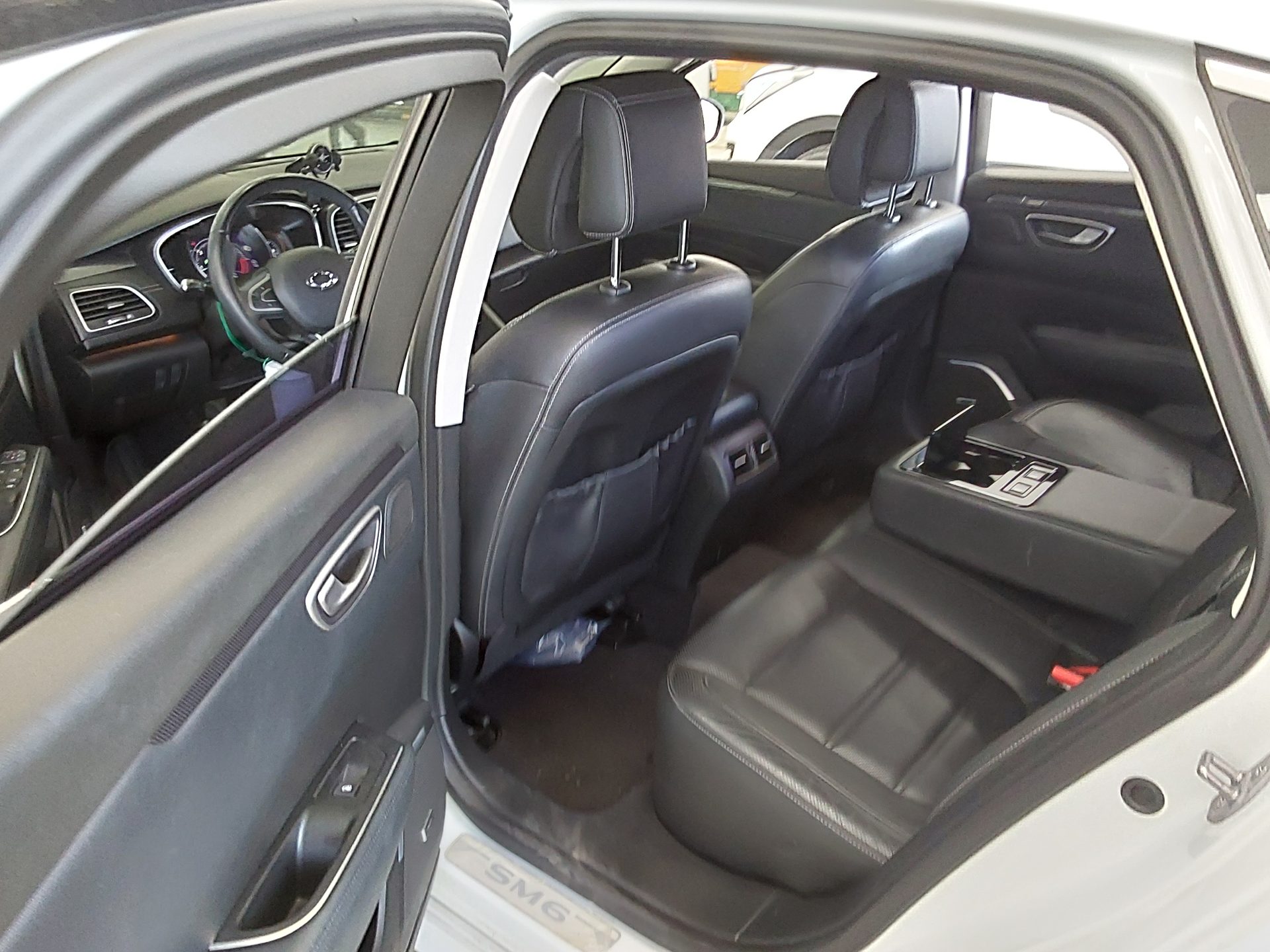 2016 - renault sm6